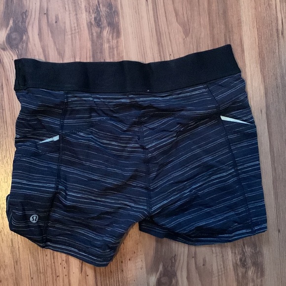 Size 6 shorts luxtreme - Picture 2 of 2